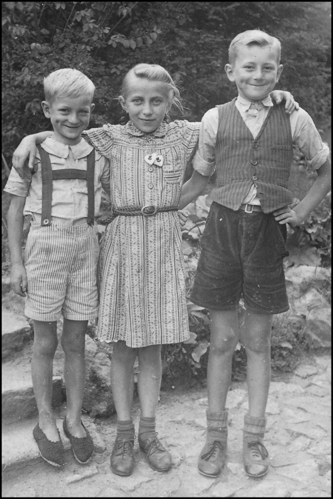 Vertrieben und dann? - 1948 Elisabeth mit Hansi und Heini Beck